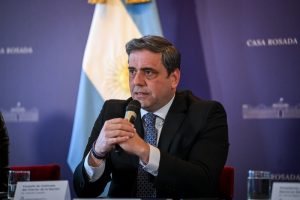 Lee más sobre el artículo Milei busca seducir a los gobernadores y reflota el Ministerio del Interior