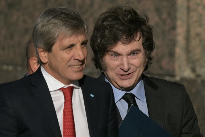 Lee más sobre el artículo La estafa continúa: ¿Hasta cuándo aguanta el dólar barato sostenido con deuda?