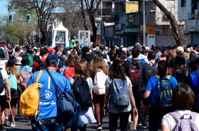Lee más sobre el artículo La 30° Peregrinación ya partió desde Rosario rumbo al Santuario de la Virgen en San Nicolás