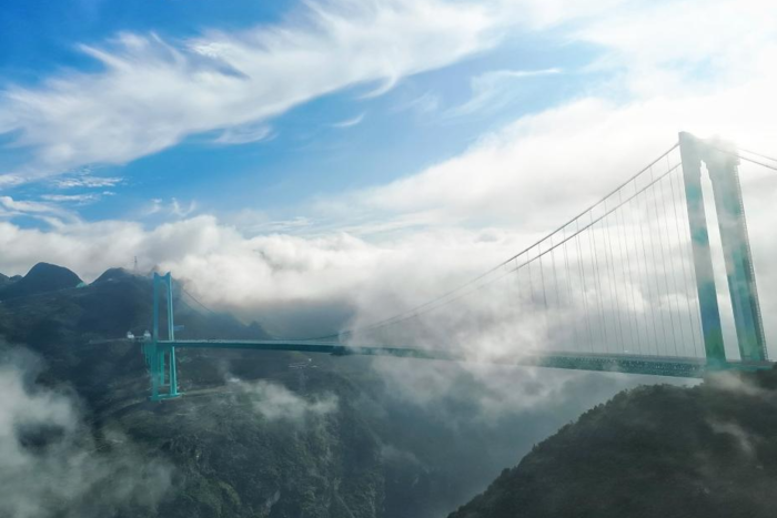 Lee más sobre el artículo China inauguró el puente más alto del mundo en «la grieta de la tierra»