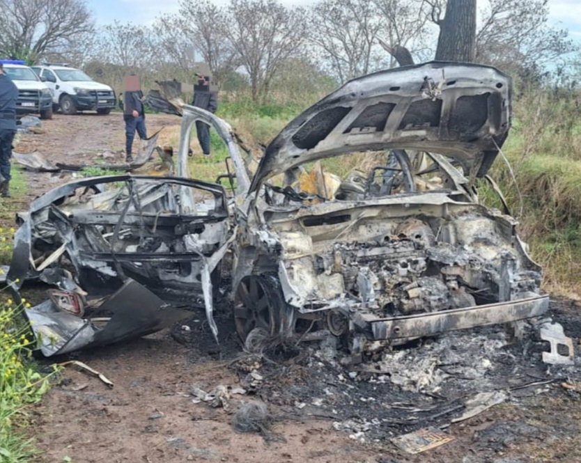 Lee más sobre el artículo Roban el automóvil de una mujer y aparece incendiado en zona oeste