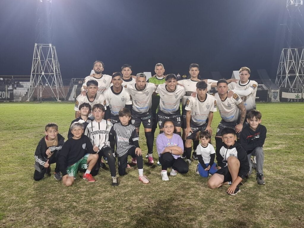 Lee más sobre el artículo Fútbol local: La Emilia goleó a El Fortín y se prende en la pelea del Torneo Clausura