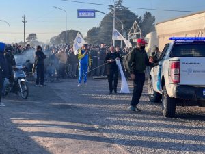 Lee más sobre el artículo Conflicto UOM-Ternium: despiden a 220 trabajadores de la contratista Loberaz