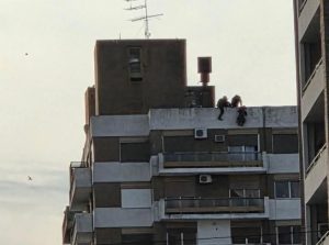 Lee más sobre el artículo Conmoción en zona céntrica: una mujer intentó tirarse del edificio El Acuerdo