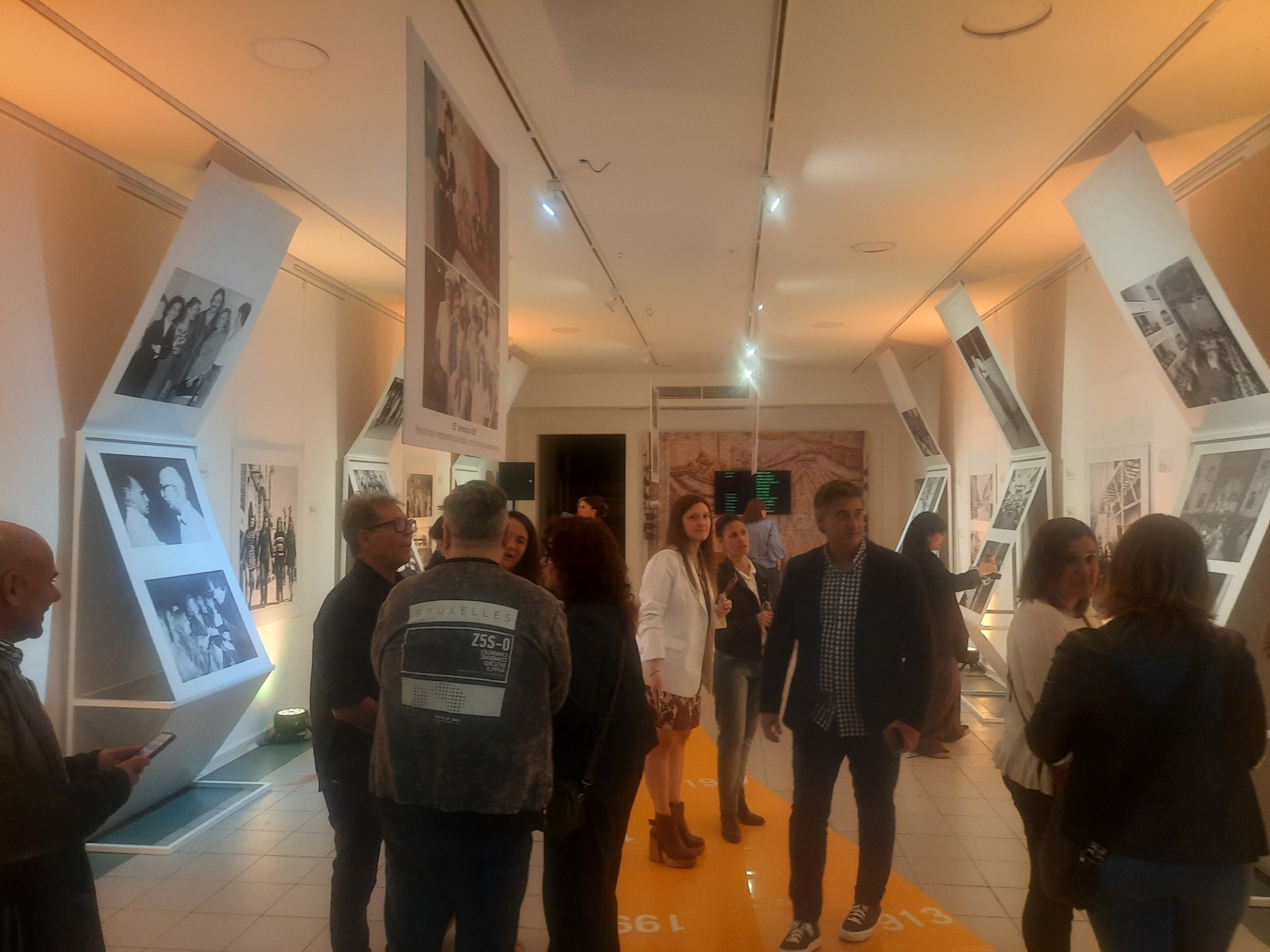 Lee más sobre el artículo Ternium y Fundación Proa presentaron la Fototeca «El tiempo en escena», con un recorrido por la historia del Teatro San Nicolás