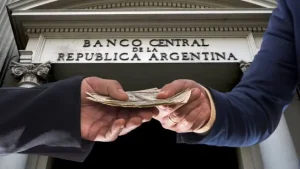 Lee más sobre el artículo Vuelve el Cepo: imponen cepo al dólar a directores de empresas financieras para frenar un «rulo» con el CCL