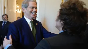 Lee más sobre el artículo El Tesoro de EEUU confirmó que negocia con el Gobierno de Milei una línea de swap por u$s20.000 millones