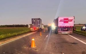 Lee más sobre el artículo Triple choque de camiones en Autopista deja el saldo de una víctima fatal