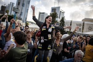 Lee más sobre el artículo Celebraciones contenidas en Israel y Gaza por la tregua y el intercambio de rehenes