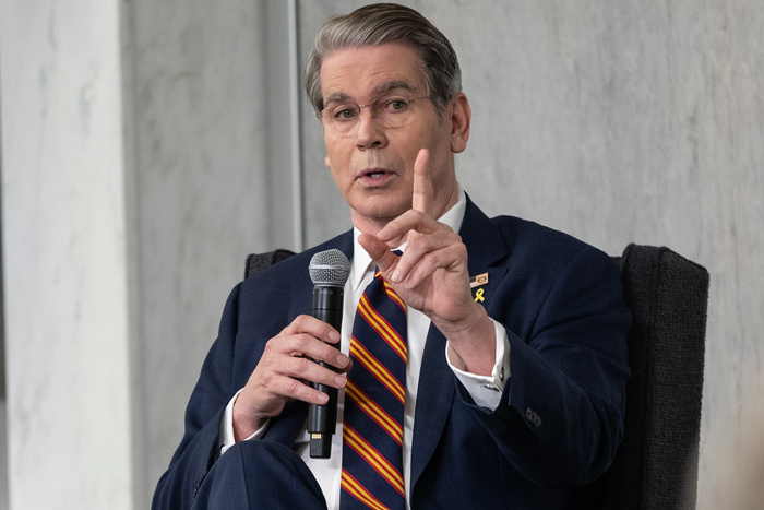 Lee más sobre el artículo Las promesas de Bessent ya no ocultan el derrumbe