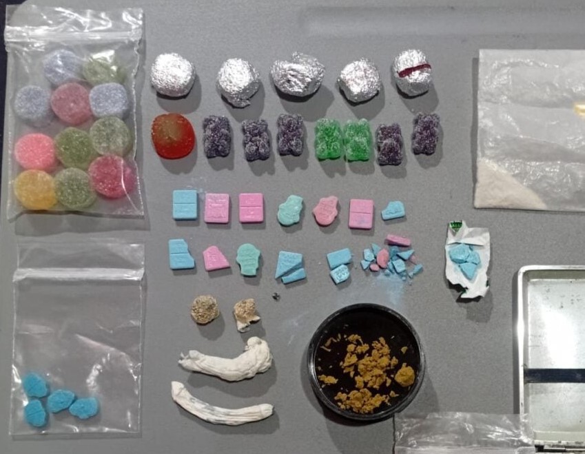 Lee más sobre el artículo Cuatro personas fueron detenidas con drogas en un operativo vial realizado en Autopista