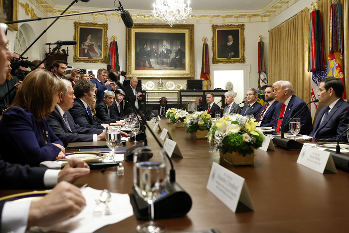 Lee más sobre el artículo Trump pasó del apoyo a la extorsión y aguó la fiesta