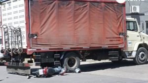 Lee más sobre el artículo Motociclista impactó contra un camión en la zona oeste