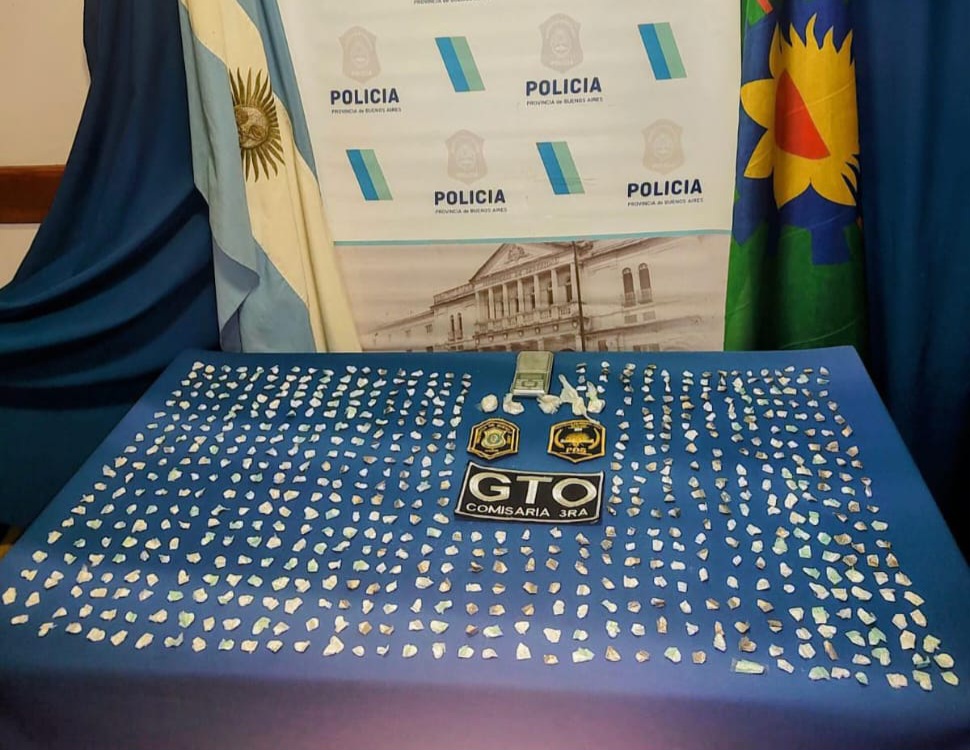 Lee más sobre el artículo Detienen a un joven y secuestran 706 envoltorios de cocaína en zona norte