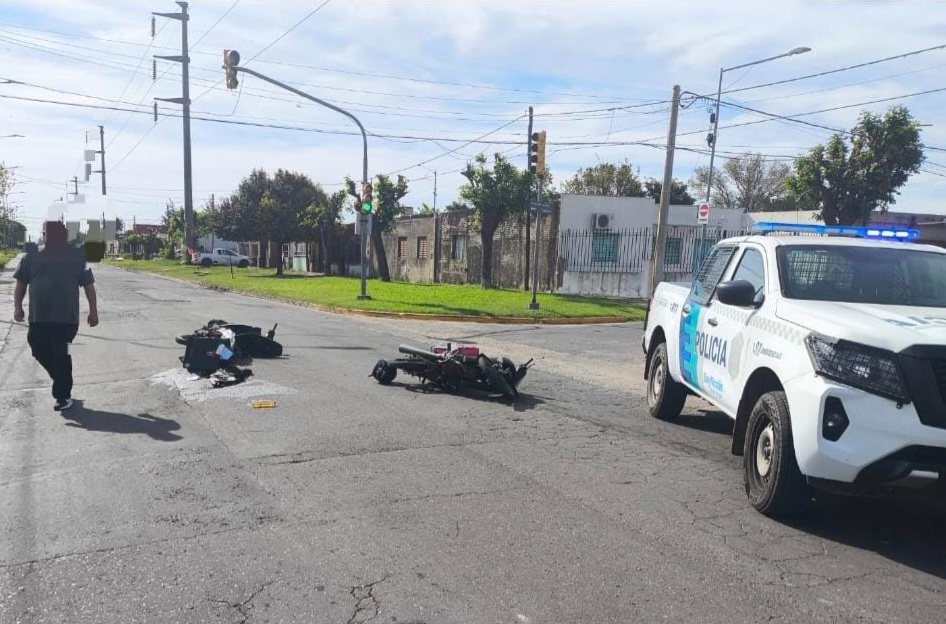 Lee más sobre el artículo Dos jóvenes heridos tras colisión entre motos en la zona sur