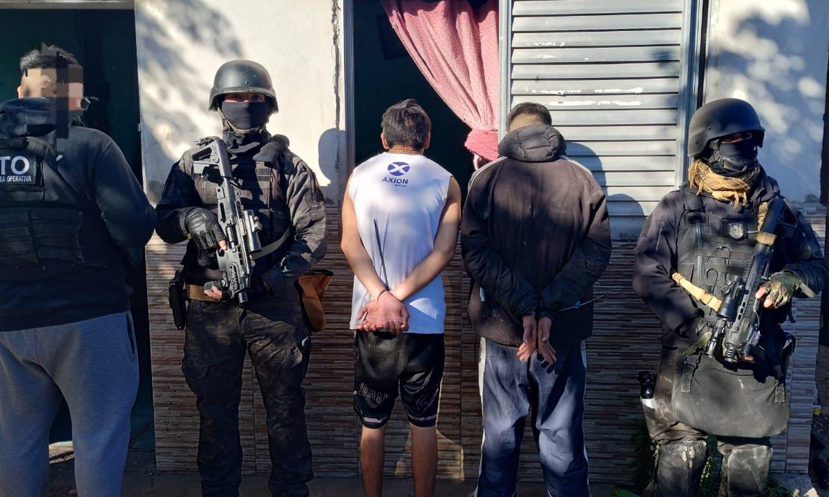 Lee más sobre el artículo Secuestran drogas, dinero y hay seis personas detenidas