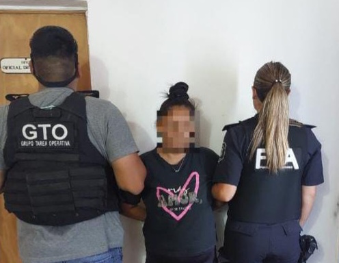 Lee más sobre el artículo Allanamiento en Barrio Ginés García: secuestran drogas, armas y detienen a una mujer