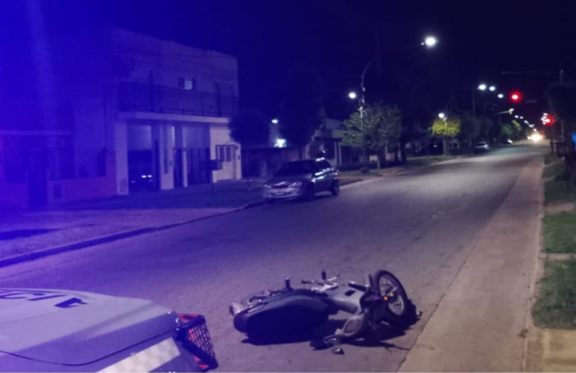 Lee más sobre el artículo Una joven sufrió lesiones graves tras choque entre moto y auto