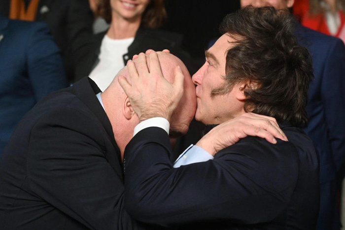 Lee más sobre el artículo Milei se aferra a la candidadura de Espert y suma un escándalo narco a la crisis económica