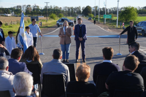 Lee más sobre el artículo Pullaro inauguró pavimentación de la ruta que conecta Theobald con Autopista