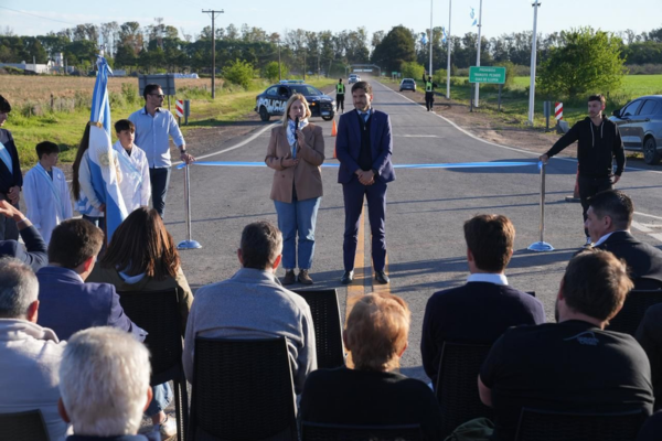Lee más sobre el artículo Pullaro inauguró pavimentación de la ruta que conecta Theobald con Autopista