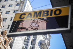 Lee más sobre el artículo El mercado desconfía de las movidas de Milei  y está en vilo por el supuesto salvataje