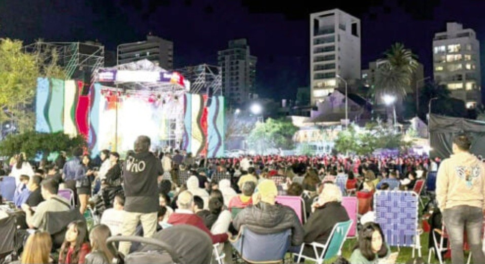 Lee más sobre el artículo El Festival Rico vivió su segunda jornada en la Costanera