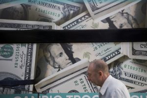 Lee más sobre el artículo El anuncio del swap con EE.UU. no pudo frenar la presión sobre el dólar