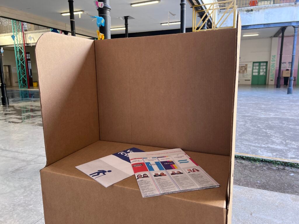 Lee más sobre el artículo Elecciones legislativas: las primeras mesas dan el triunfo a La Libertad Avanza en San Nicolás