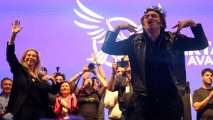 Lee más sobre el artículo Javier Milei cerró la campaña en Rosario: “A partir del domingo va a cambiar en serio la Argentina”