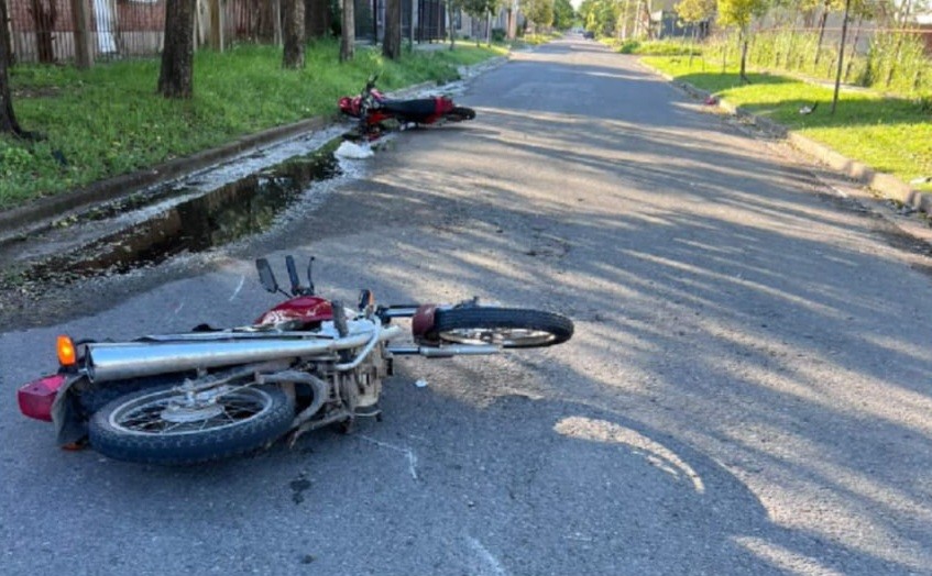 Lee más sobre el artículo Dos jóvenes heridos tras choque entre motos en la zona sur