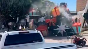 Lee más sobre el artículo Brasil: murió aplastado por una grúa que instalaba un árbol de navidad gigante