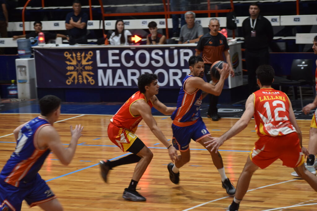 Lee más sobre el artículo Básquet local: Regatas eliminó a Belgrano y definirá el título con Somisa