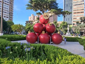 Lee más sobre el artículo ¿No será demasiado pronto?: Comienzan las decoraciones navideñas en el centro nicoleño