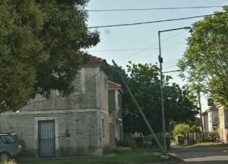 Lee más sobre el artículo Insólito: una joven resultó herida al engancharse del cuello con un cable cuando caminaba por la calle