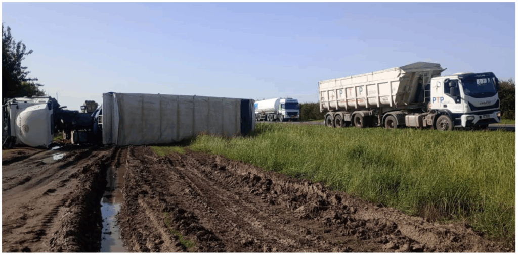 Lee más sobre el artículo Choque entre camiones deja a uno de los conductores hospitalizados