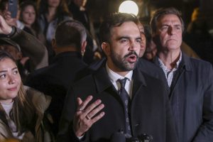 Lee más sobre el artículo El disruptivo candidato demócrata Zohran Mamdani triunfó en las elecciones de Nueva York