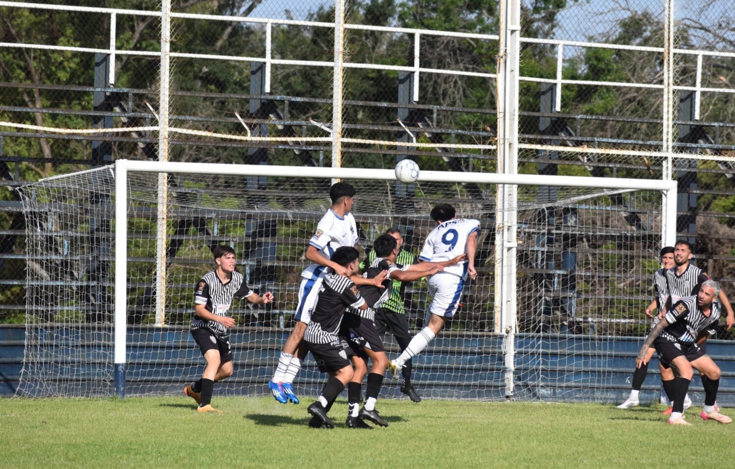 Lee más sobre el artículo Liga Nicoleña de Fútbol: La Emilia empató con Somisa y sigue en la cima del Torneo Clausura