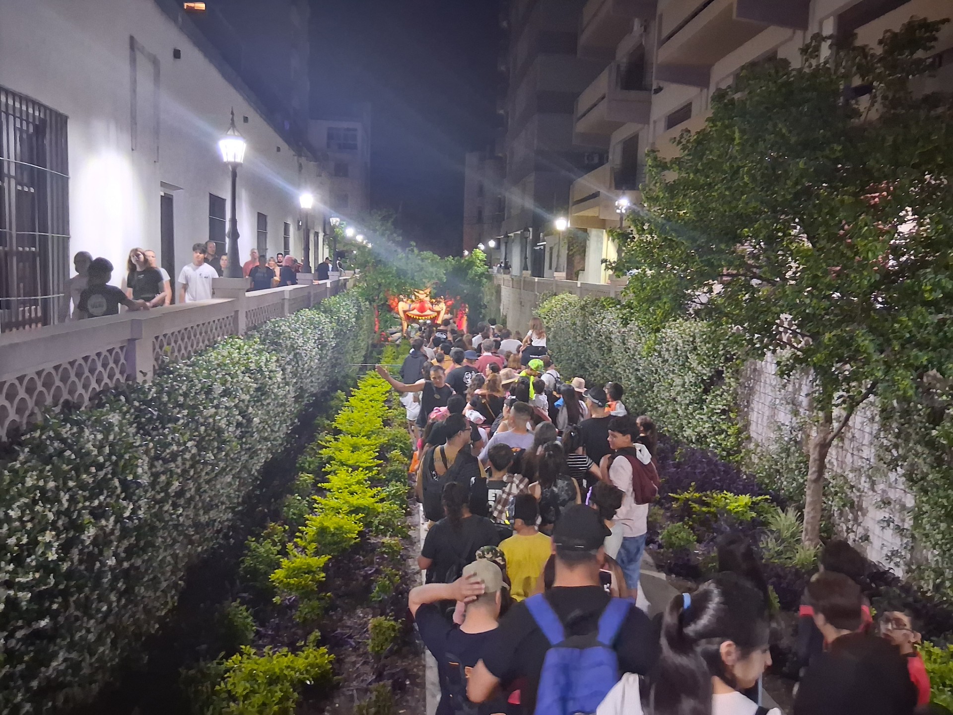 Lee más sobre el artículo Miles de nicoleños disfrutaron la segunda noche de Halloween en el Empedrado de la Costanera