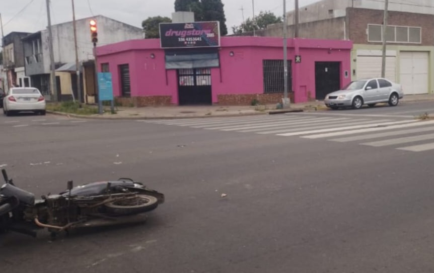 Lee más sobre el artículo Dos jóvenes heridos a raíz de nuevo choque entre moto y auto