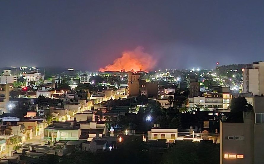 Lee más sobre el artículo Los bomberos lograron sofocar un incendio de grandes proporciones en zona oeste