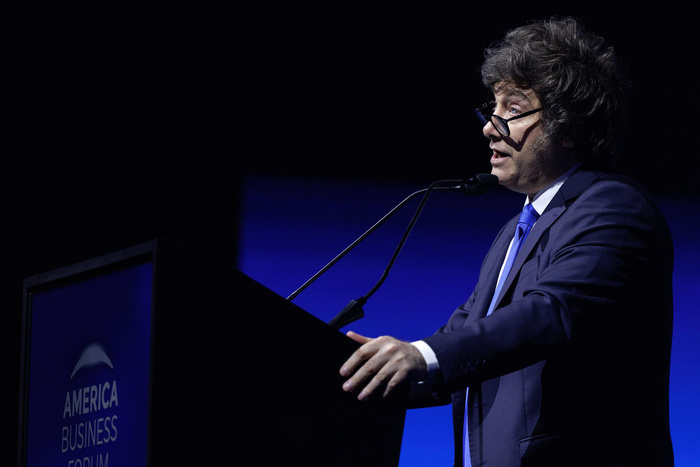 Lee más sobre el artículo Milei viajó a Miami y dijo lo de siempre: «El capitalismo es el único sistema justo»