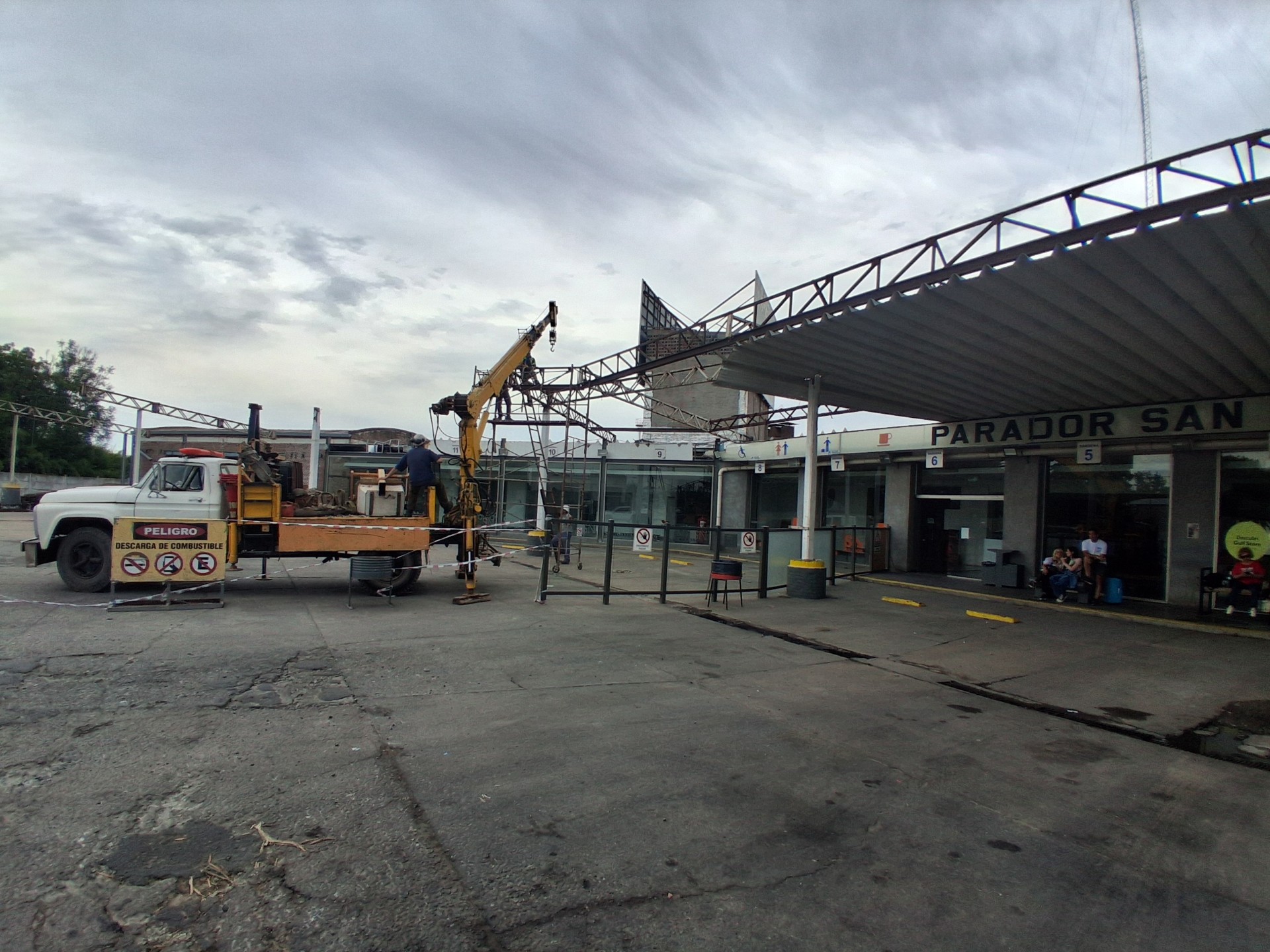 Lee más sobre el artículo Comenzó la remodelación de «El Parador» San Nicolás, y en un año se instala McDonald’s