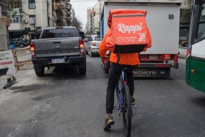 Lee más sobre el artículo Un asesor de Rappi redacta el proyecto que recorta derechos: Reforma laboral en bicicleta