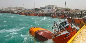 Lee más sobre el artículo Impactante: tres barcos pesqueros se hundieron por las fuertes ráfagas en la Patagonia