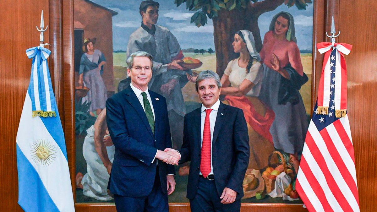 Lee más sobre el artículo Bessent dijo lo que Caputo calla: confirmó que Argentina activó el swap y que EEUU salió ganando