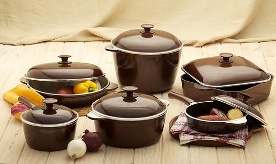 Lee más sobre el artículo Una reconocida fábrica de ollas y sartenes anunció despidos: ahora van a importar de China