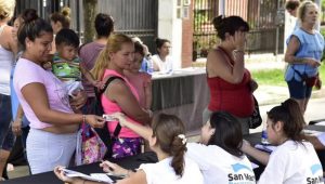 Lee más sobre el artículo El Gobierno planea recortar casi 600 mil planes sociales en 2026 y convertirlos en “vouchers”