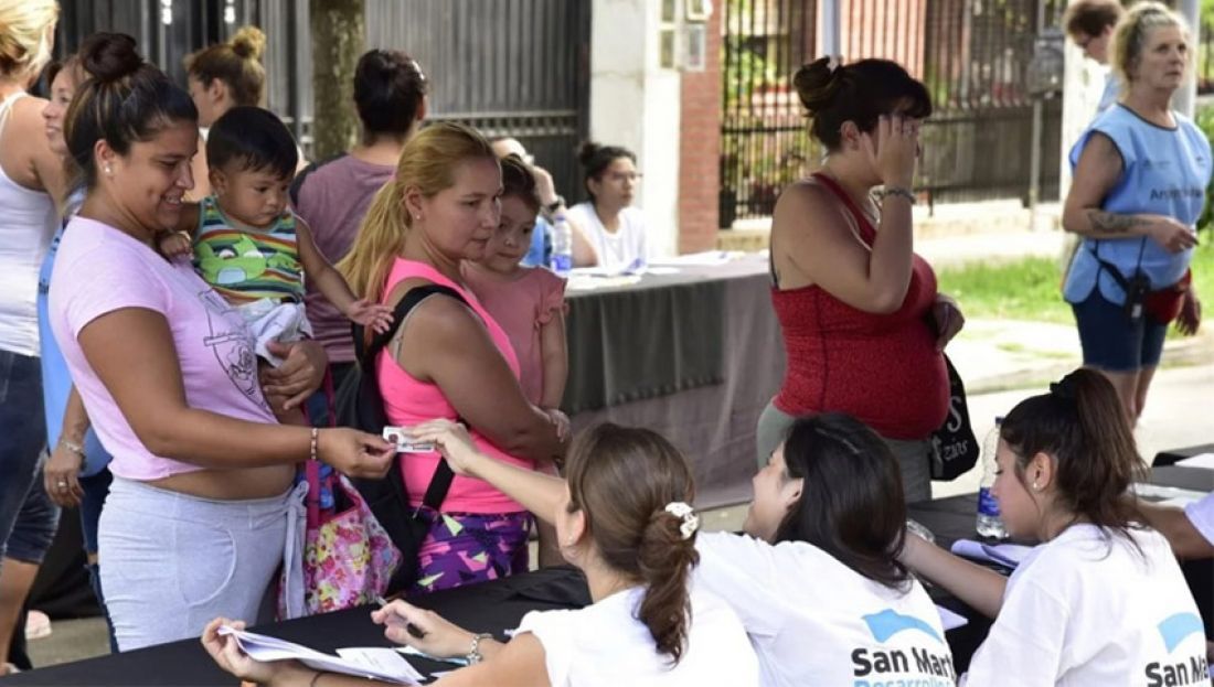 Lee más sobre el artículo El Gobierno planea recortar casi 600 mil planes sociales en 2026 y convertirlos en “vouchers”