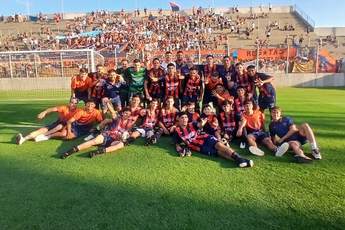 Lee más sobre el artículo Fútbol local: Regatas le ganó a Belgrano por goleada en el Estadio San Nicolás